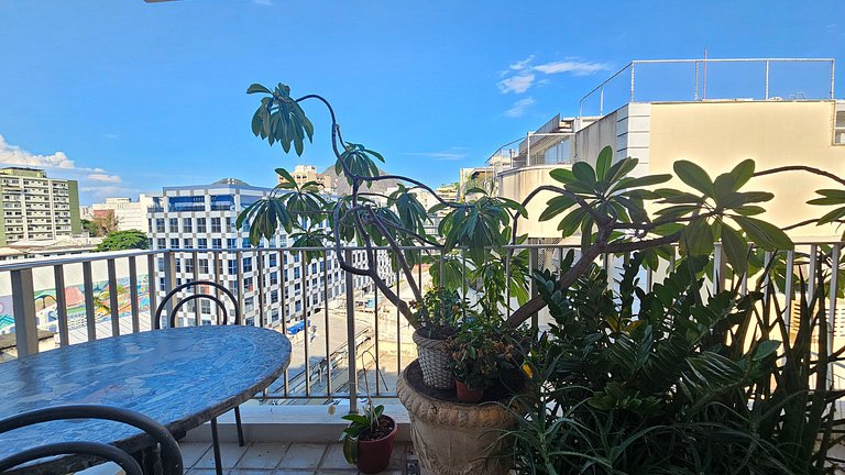 Piscina com Vista - Quarto em Cobertura Duplex