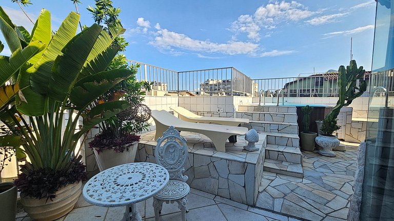 Piscina com Vista - Quarto em Cobertura Duplex