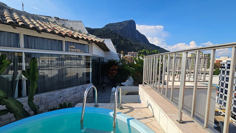 Piscina com Vista - Quarto em Cobertura Duplex